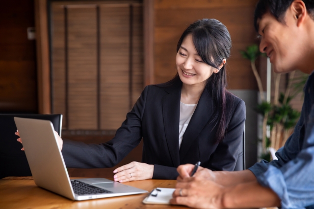 PCで打ち合わせ