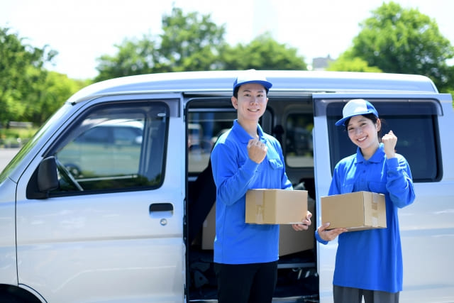 軽貨物運送業の男女