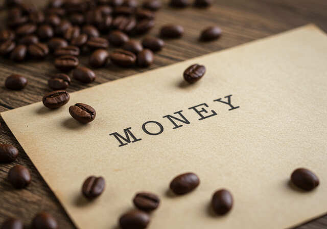 コーヒー豆とお金のイメージ